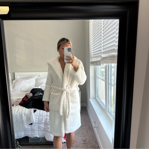 Cozy White Fleece Robe - Picture 2 of 4